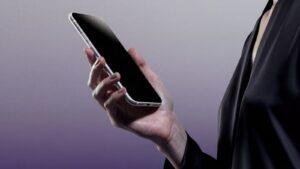 Display vs Performance: What Matters More When Choosing a Smartphone?